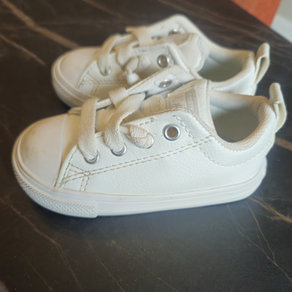 Converse Toddler White Low Top Sneakers Size 6